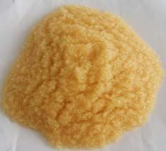 軟化樹(shù)脂是專用于軟化硬水的一種專用樹(shù)脂，通過(guò)離子交換技術(shù)，使水的硬度小于50 mg/L(CaCO3)。離子交換是一種特殊的動(dòng)態(tài)吸附過(guò)程，一般是由不溶于水的離子交換劑在電解質(zhì)溶液中進(jìn)行，這種離子交換劑即為離子交換樹(shù)脂。